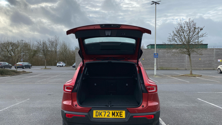 Volvo Xc40 2.0 B4P Plus Dark 5dr AWD Auto Petrol Estate